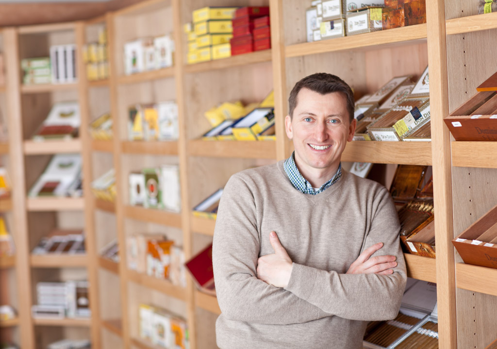 Roger Jegg im begehbaren Humidor